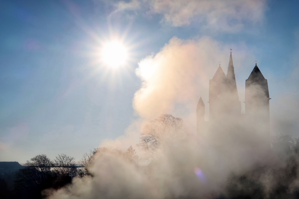 Dom im Nebel