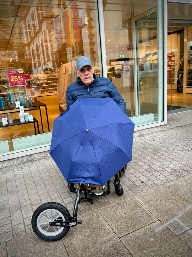 Mit Regenoutfit
